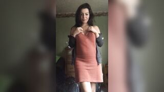 قحبة عراقية تتعرى وتصور لحبيبها / Arabic girl recording video for her BF